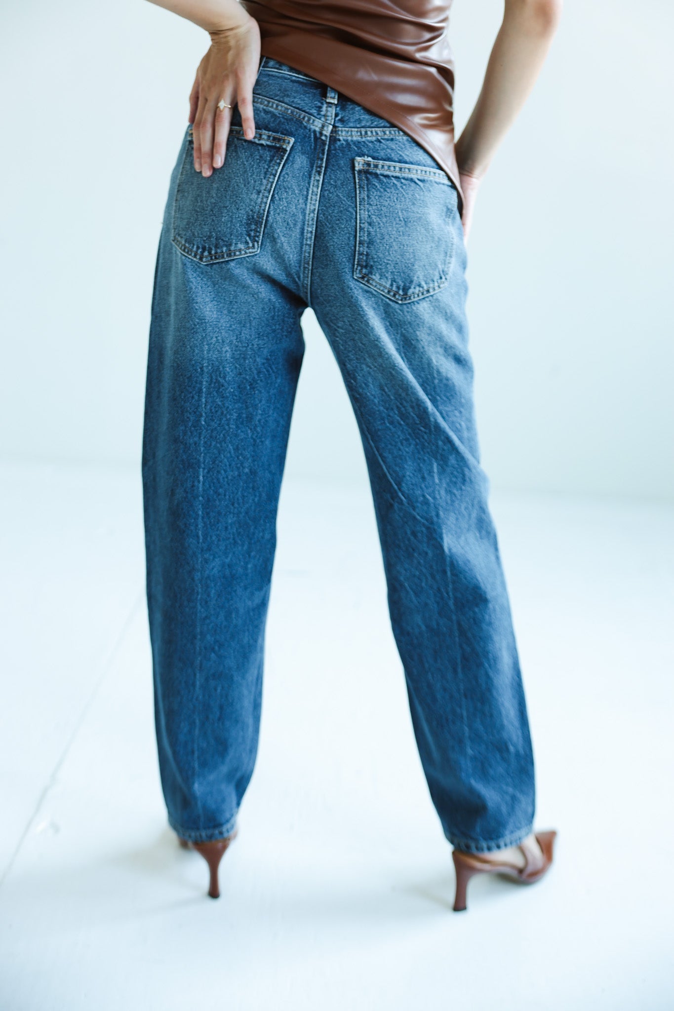 Classic Relaxed - High - Waisted Jeans - Ardire Collection