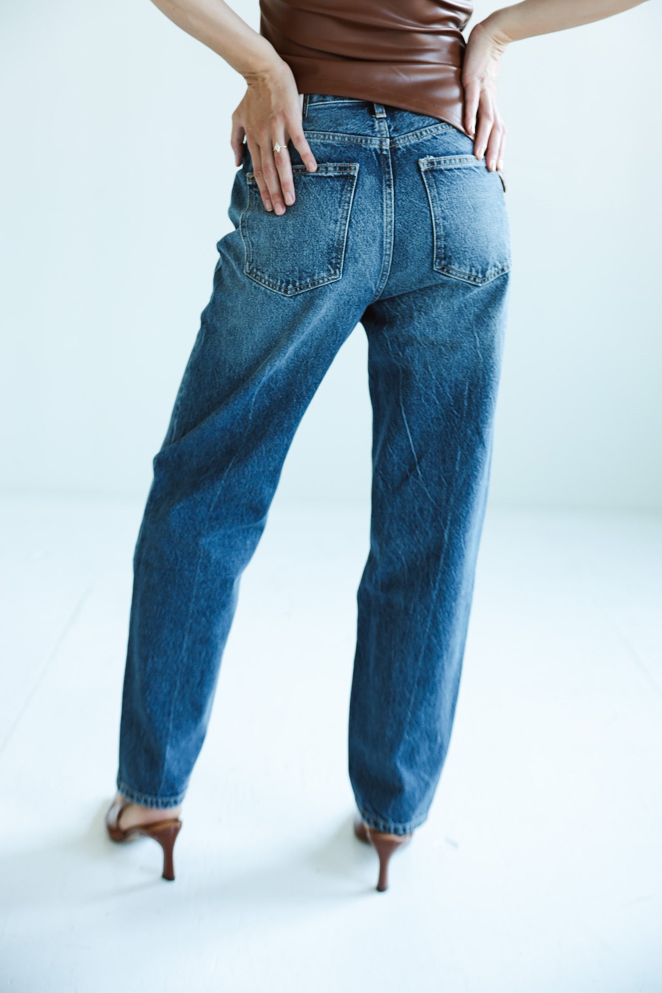 Classic Relaxed - High - Waisted Jeans - Ardire Collection