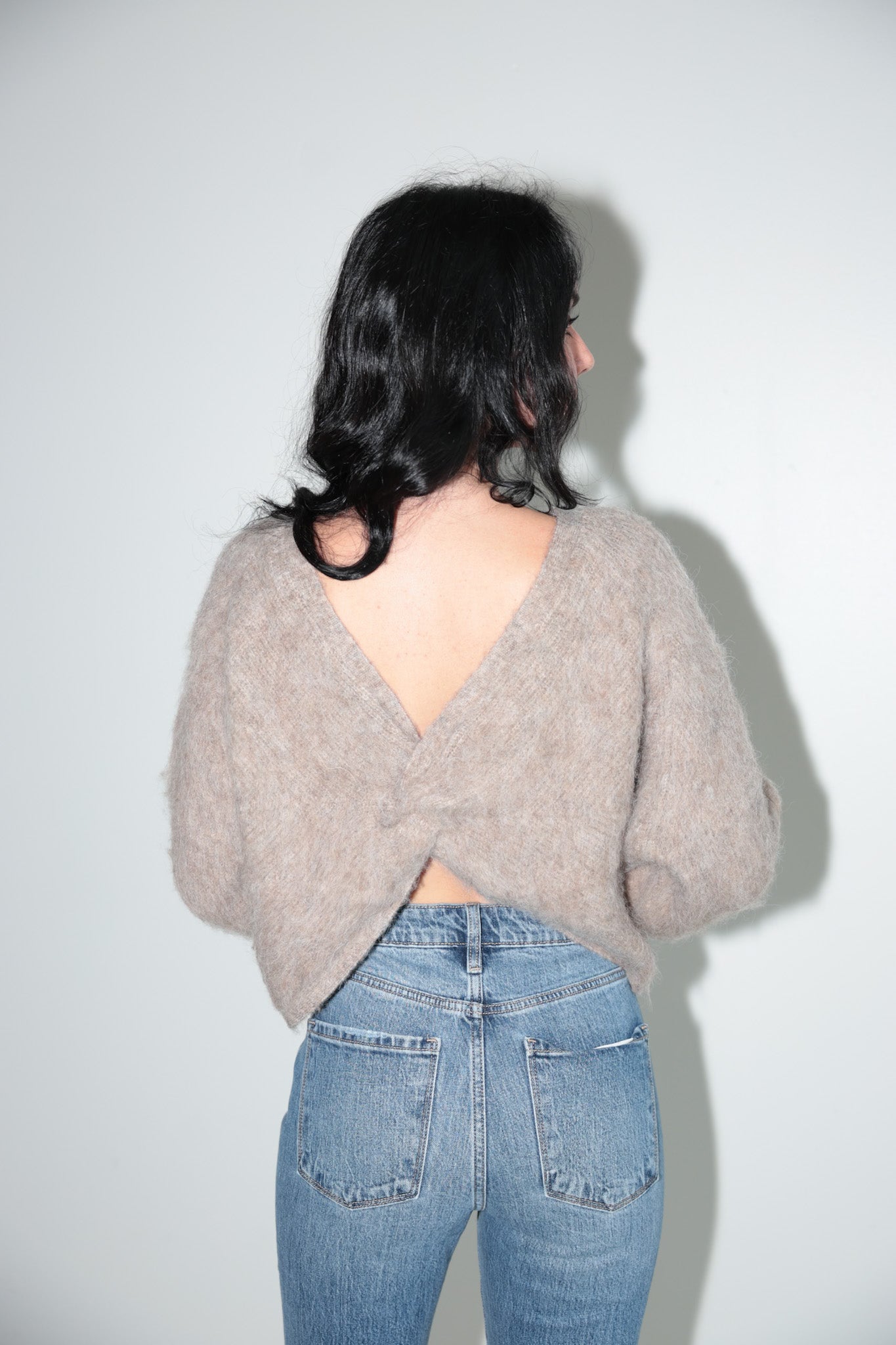 Cozy Twist - Back Sweater - Final Sale - Ardire Collection