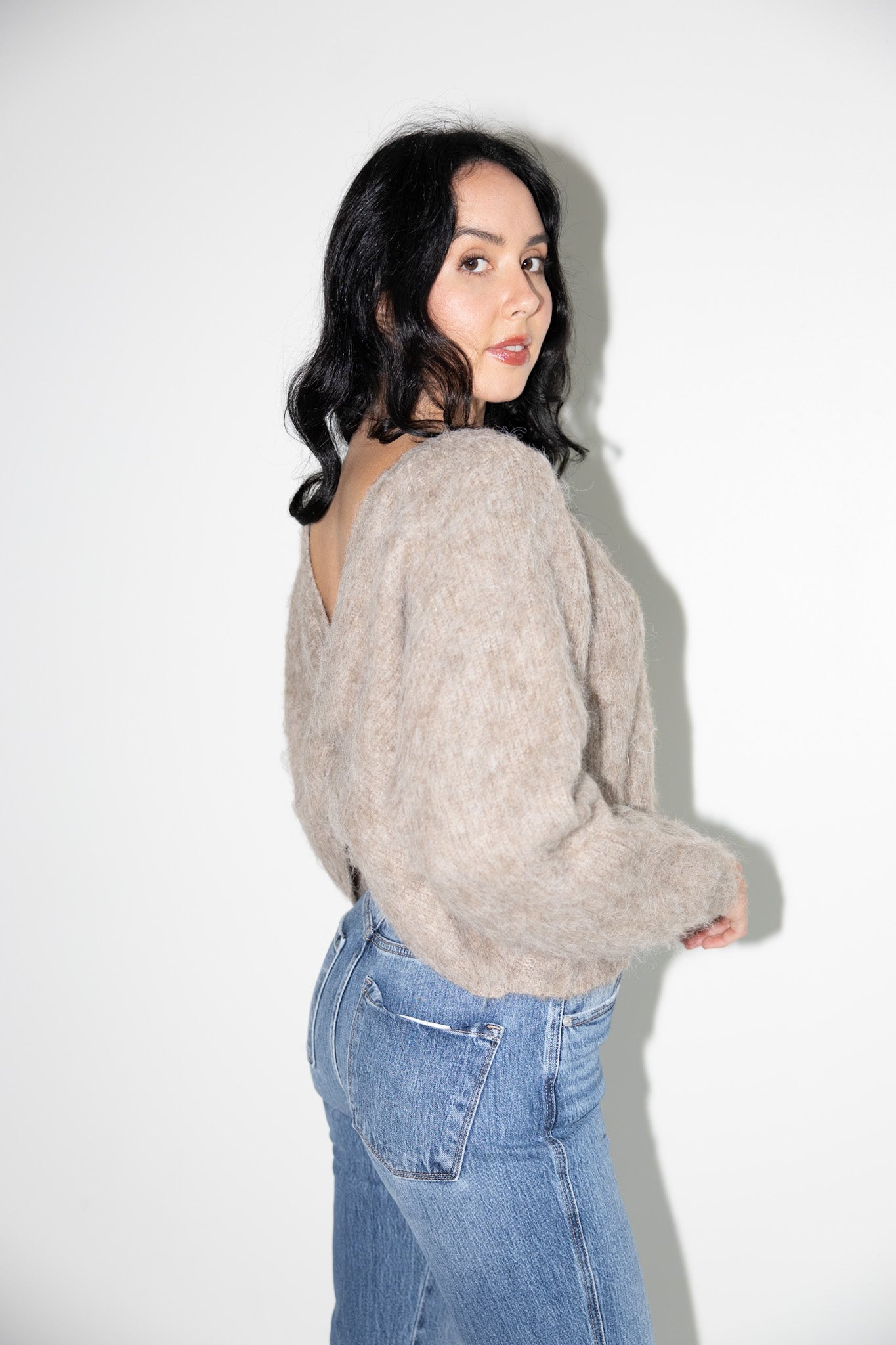 Cozy Twist - Back Sweater - Final Sale - Ardire Collection